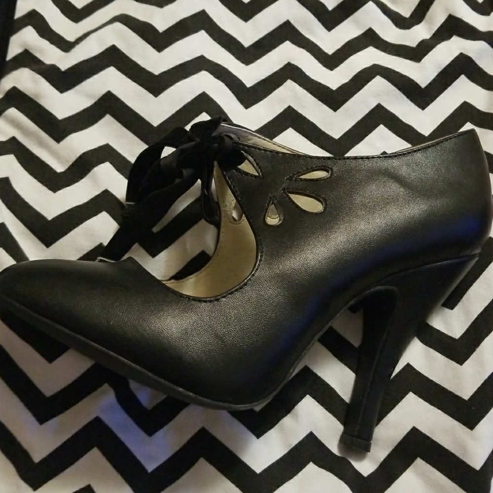 Torrid pin up pumps